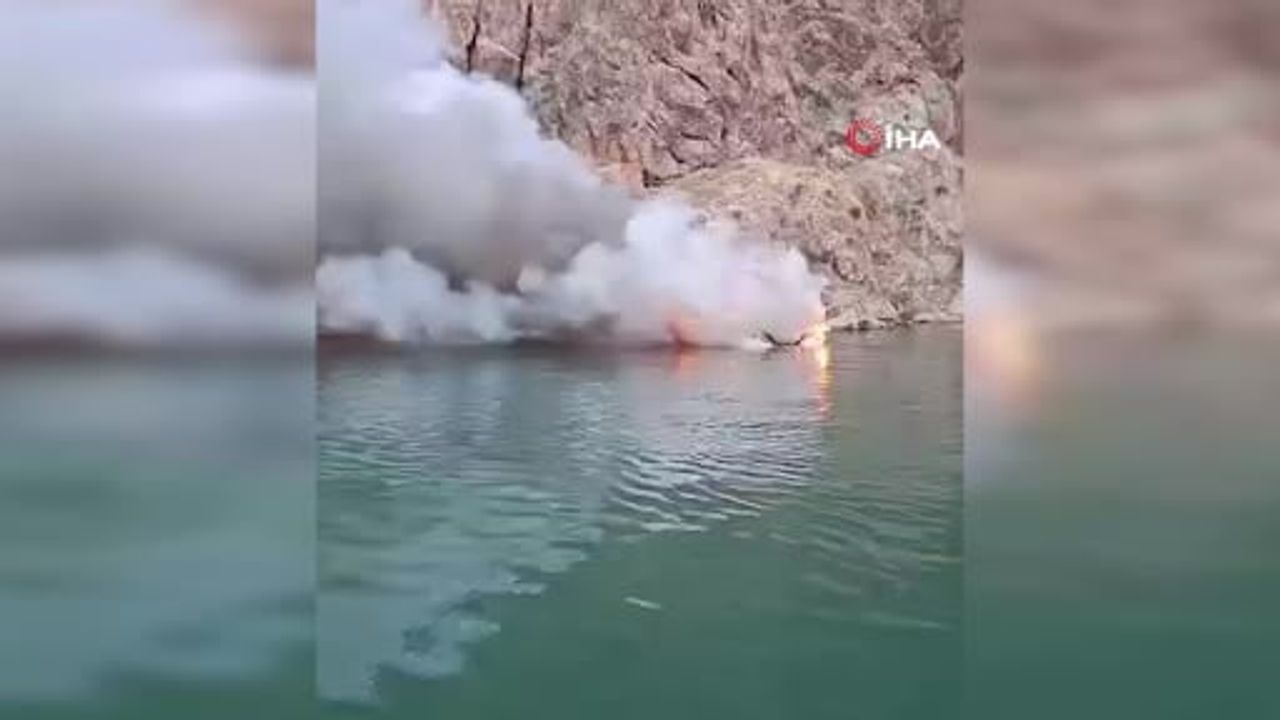 Fırat Nehri'nde tekne yanarak kullanılamaz hale geldi