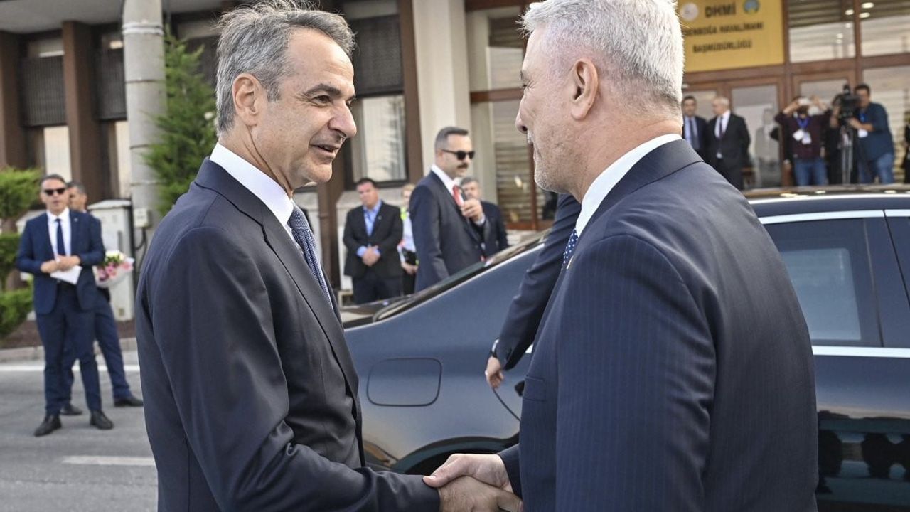 Fransa cumhurbaşkanı Macron ve Yunanistan başbakanı Miçotakis Ankara'da