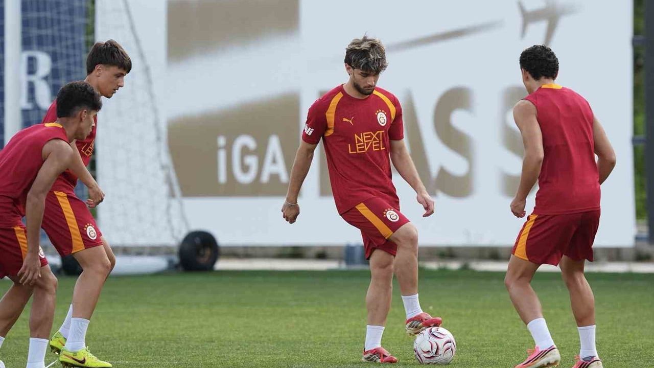Galatasaray Avusturya kampına hareket etti: Okan Buruk'la taktik prova