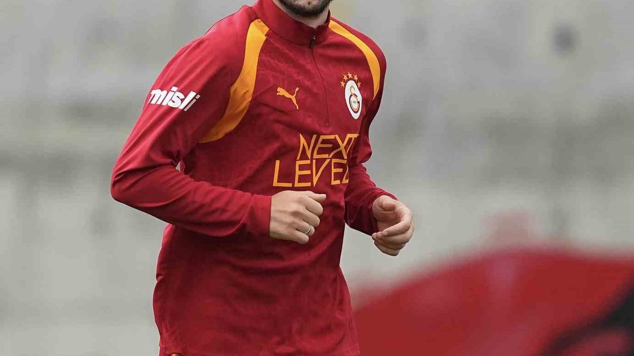 Galatasaray yeni sezon hazırlıklarını Kemerburgaz Metin Oktay Tesisleri'nde sürdürdü