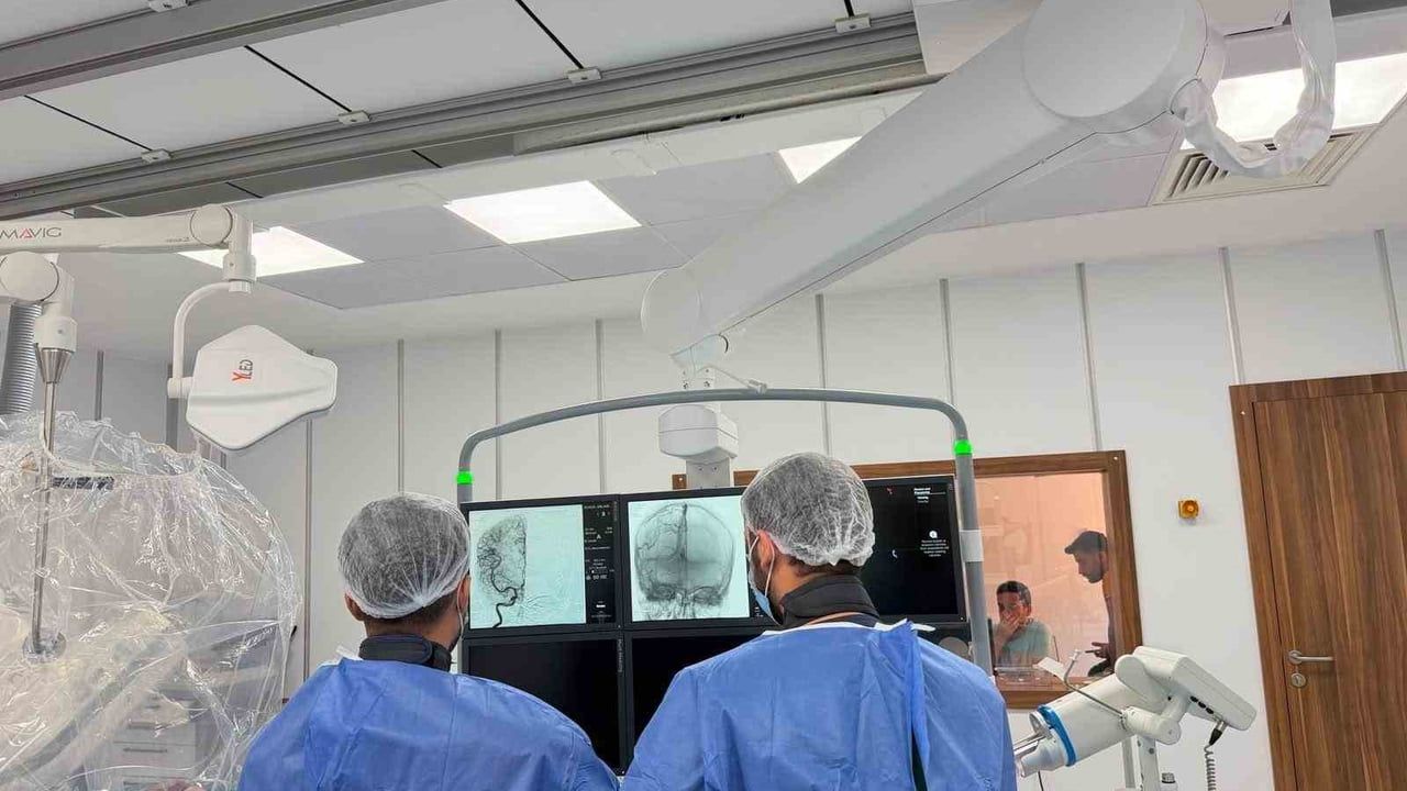 Gazi Yaşargil Eğitim ve Araştırma Hastanesi'ne yeni anjiyo cihazı hizmete girdi