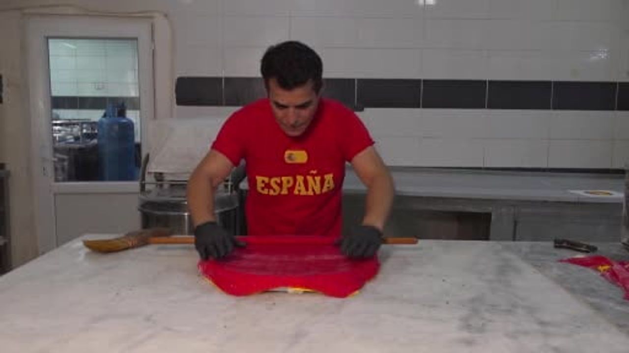 Gaziantep baklavası İspanya renklerine büründü