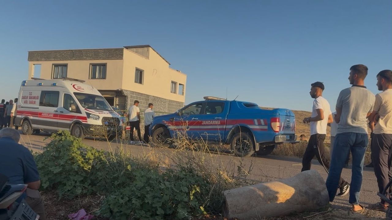 Gaziantep'te bahçede oturanlara çarpan otomobil: 1 ölü, 5 yaralı