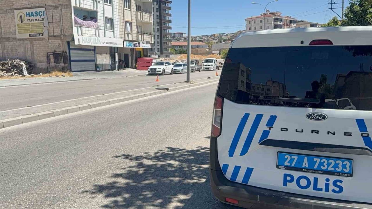 Gaziantep'te boşanma sürecindeki koca sokakta eşini ağır yaraladı