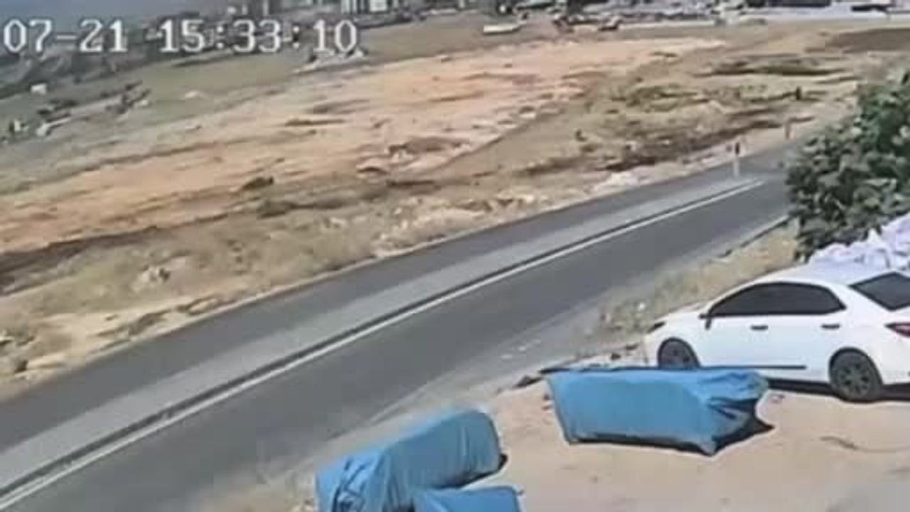 Gaziantep'te kontrolden çıkan araç menfeze uçtu: 3 kişi yaralandı