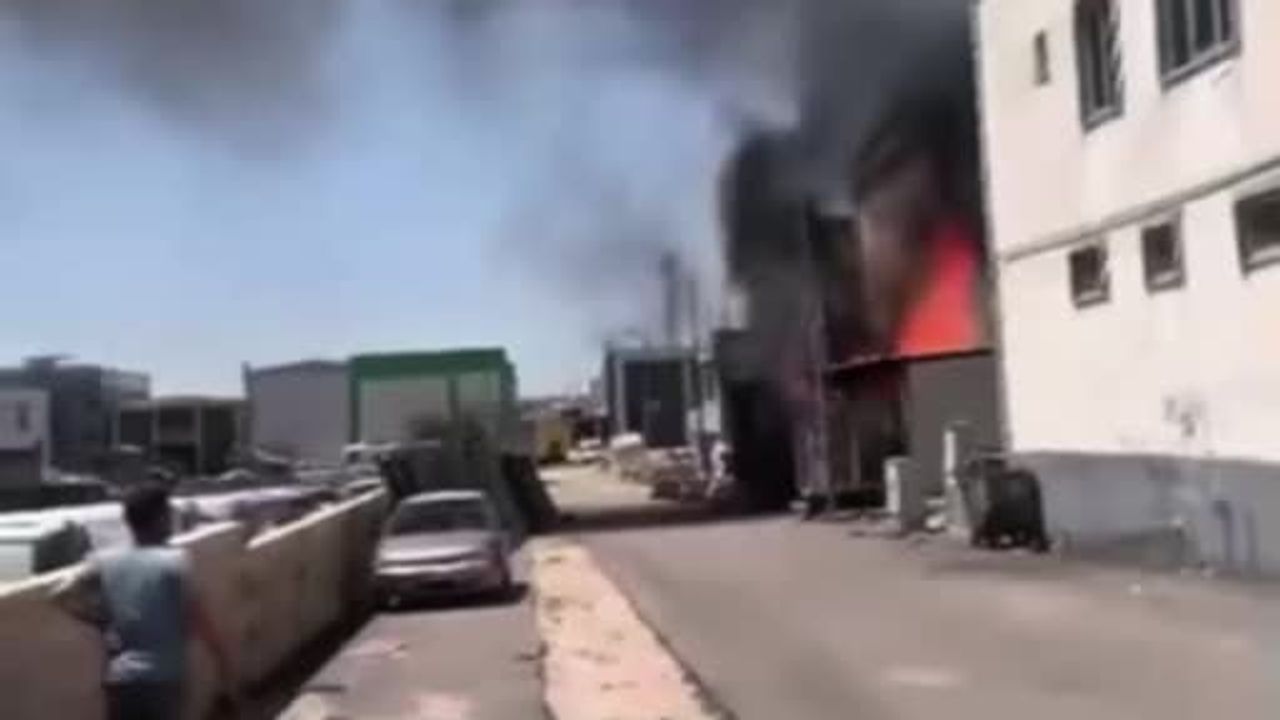 Gaziantep'te Küçük Sanayi Sitesi'nde iş yeri yangını kontrol altına alındı