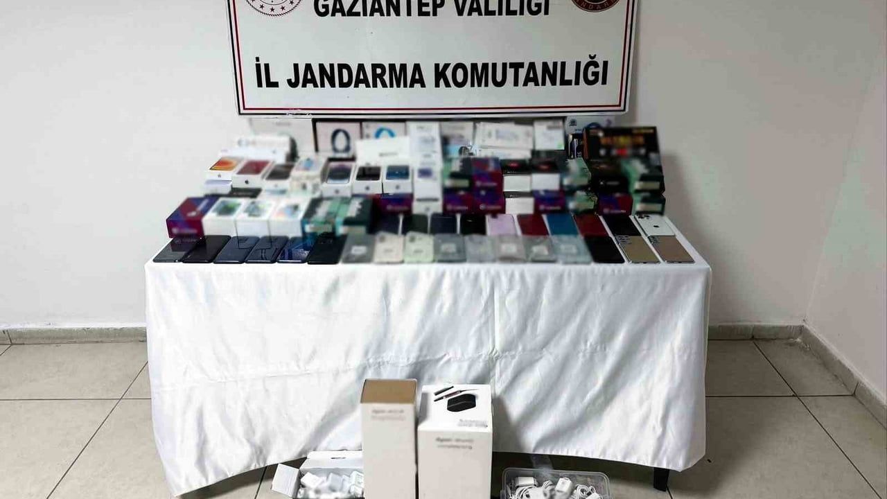 Gaziantep'te piyasa değeri 1 milyon 550 bin TL olan kaçak elektronik ele geçirildi