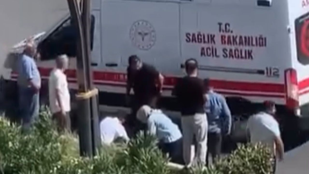 Gaziantep'te refüje çarpan 18 yaşındaki sürücü yaşamını yitirdi
