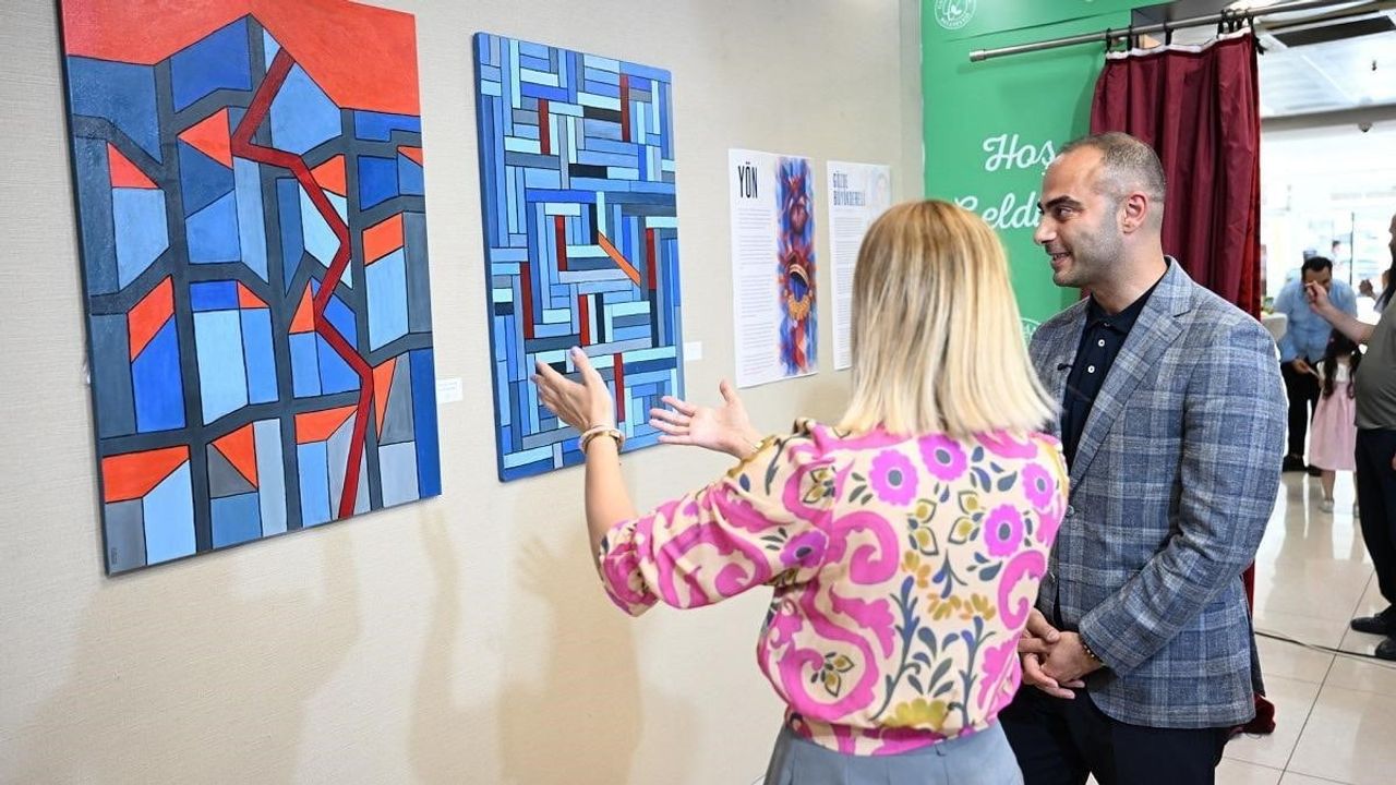 Gaziosmanpaşa Belediyesi, Gözde Büyükdereli'nin "Yön" sergisine ev sahipliği yaptı