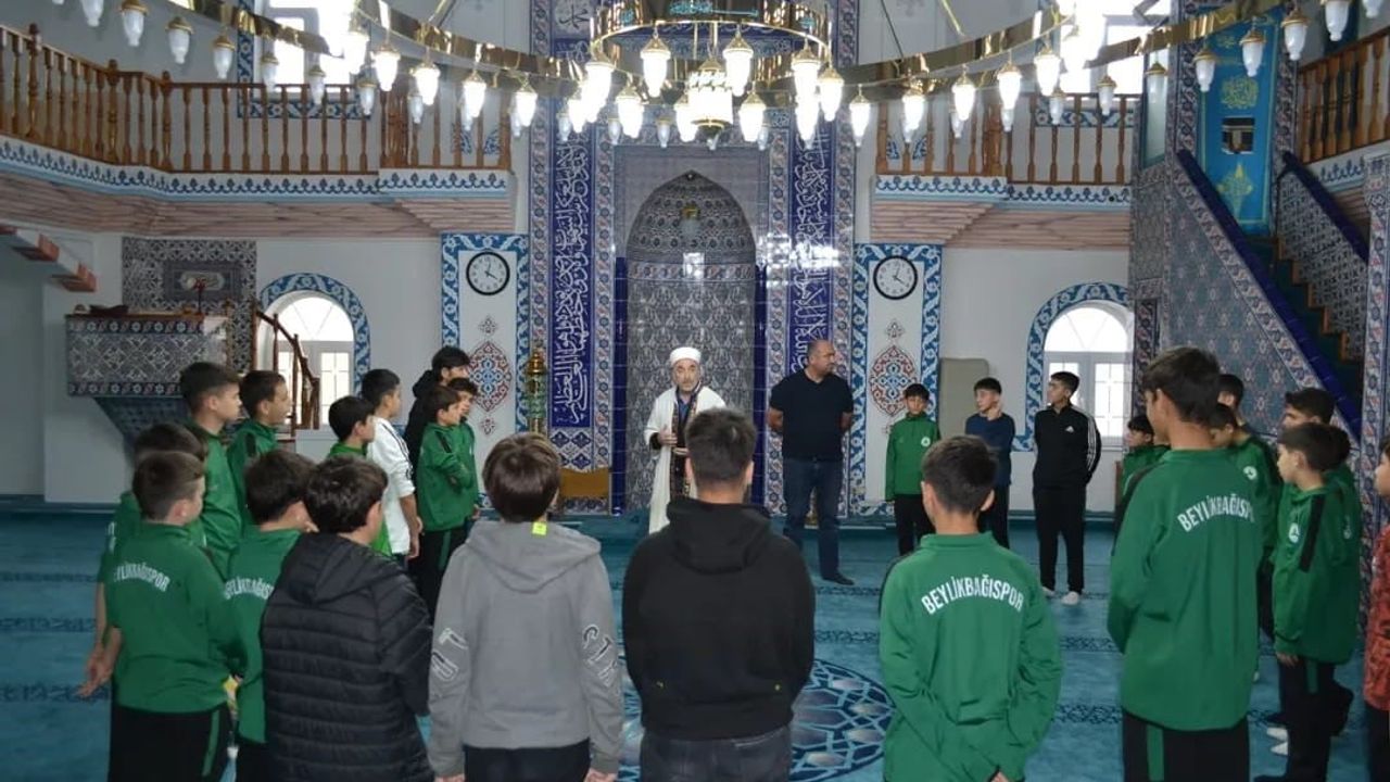 Gebze’de futbol ve manevi eğitim bir arada