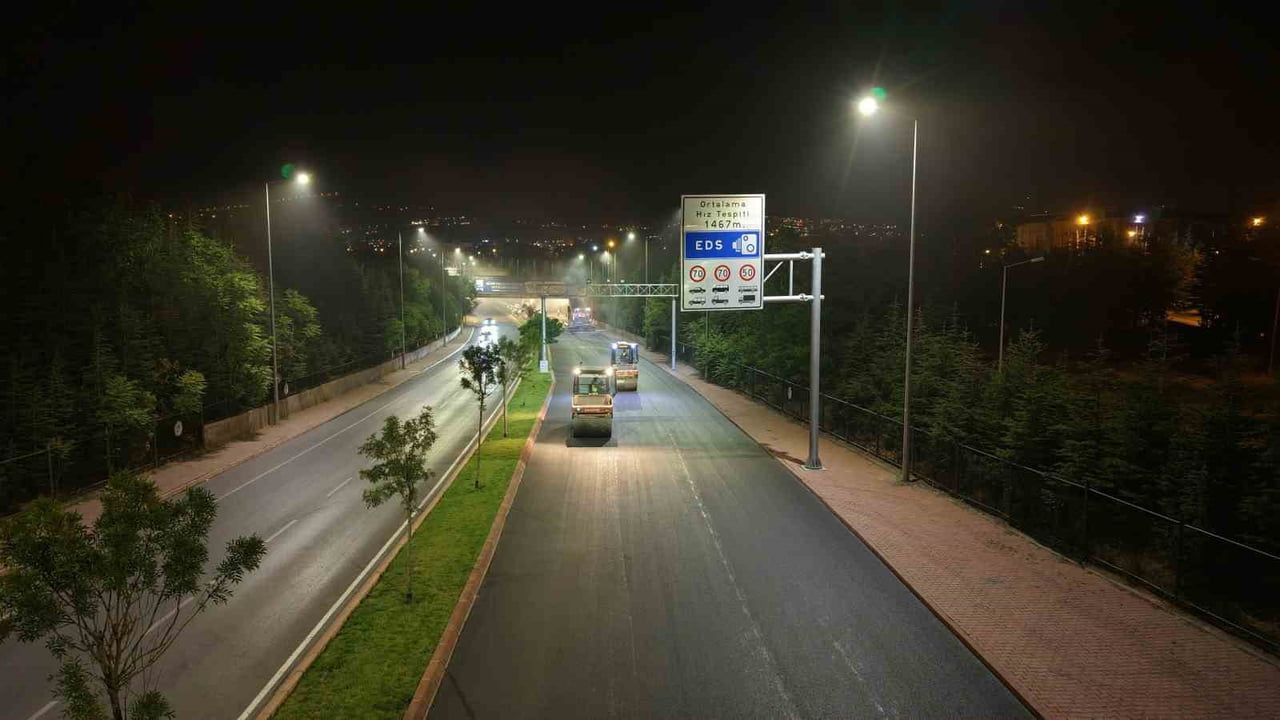 Gece mesaisiyle Kerkük Bulvarı yenileniyor