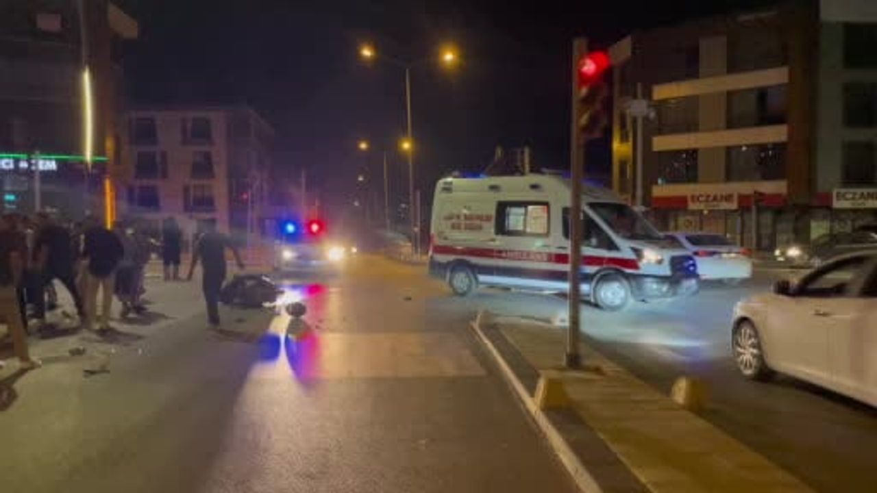 Gece yarısı kavşakta çarpışma: Karaman'da motosiklet sürücüsü ağır yaralandı