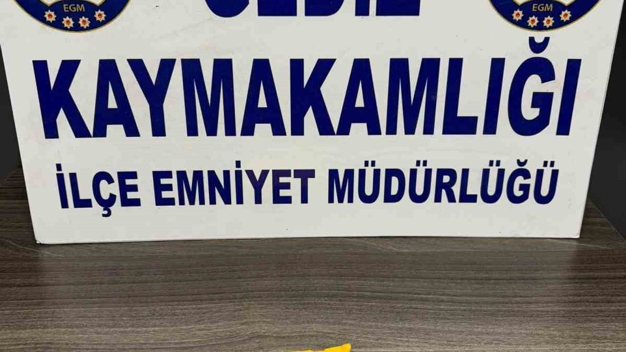 Gediz'de 272 içimlik kağıda emdirilmiş sentetik kannobinoid ele geçirildi, 5 kişi yakalandı