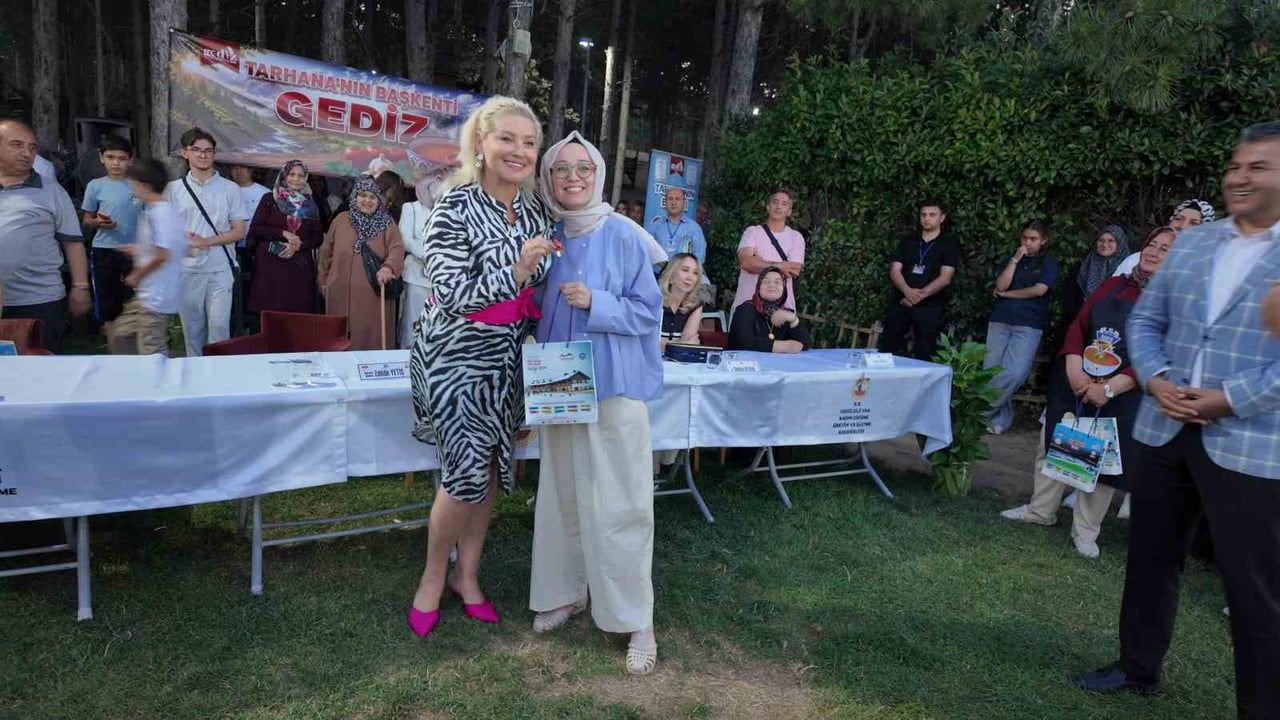 Gediz tarhana festivalinde gelenek ve lezzet yarıştı