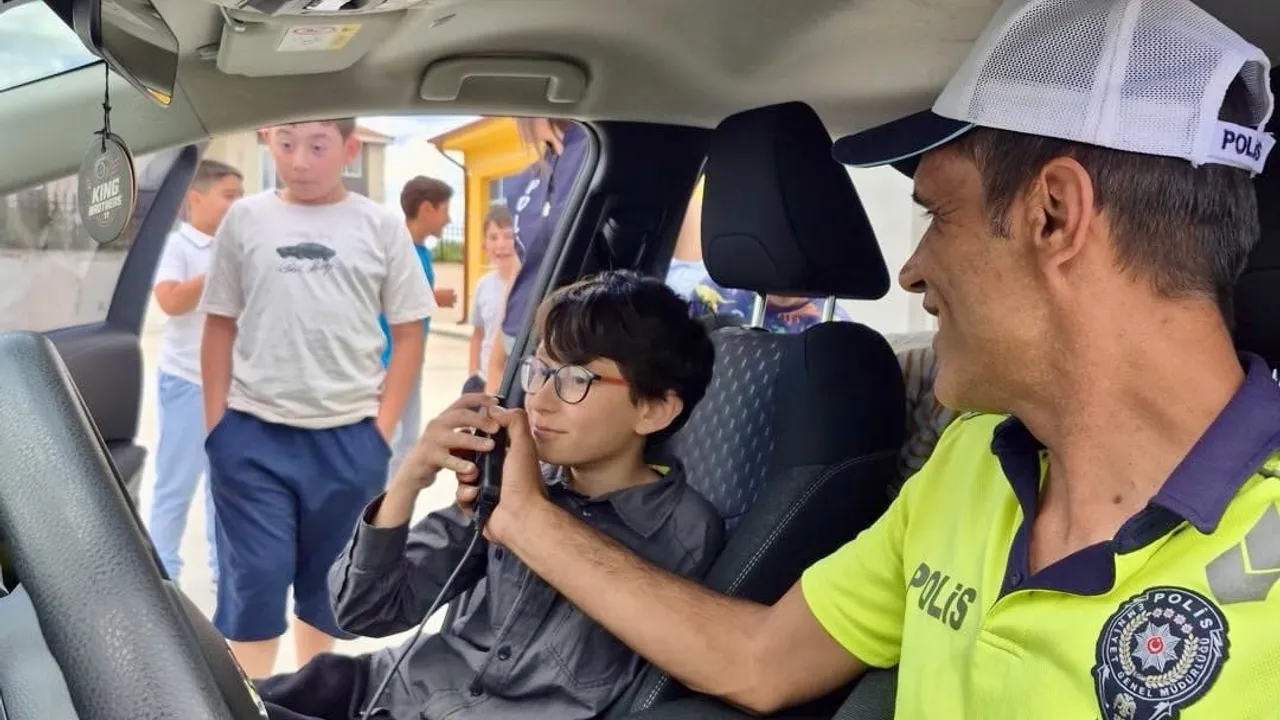 Geleceğin güvenliği için miniklere polislik eğitimi