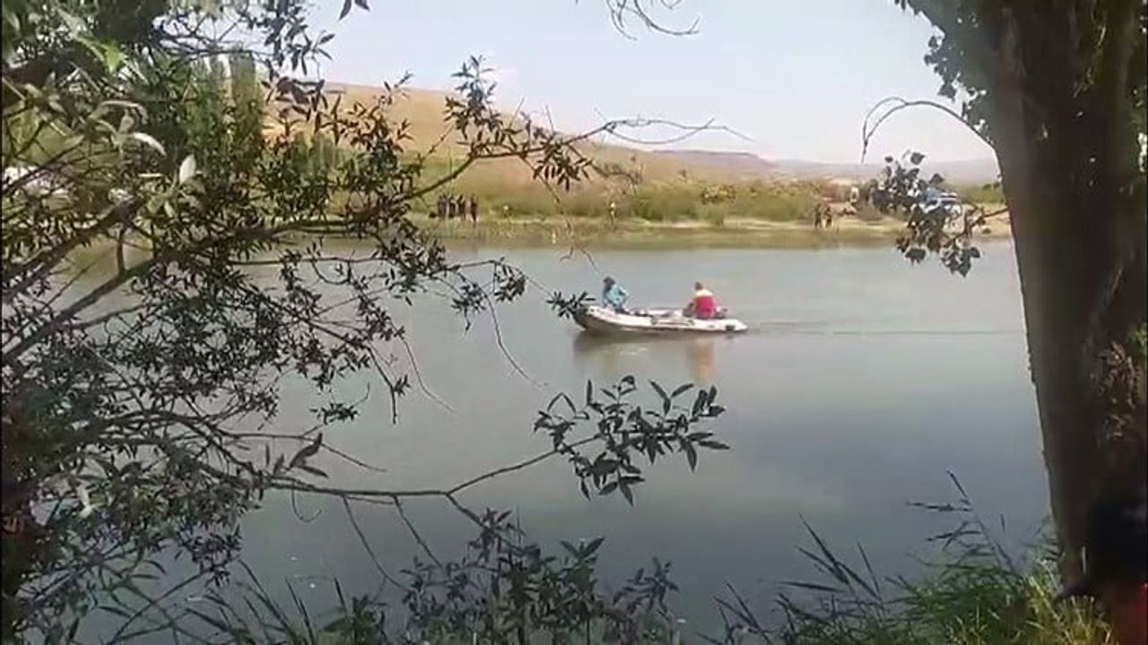 Gemerek'te ırmakta kaybolan çocuk için arama çalışmaları ikinci gününde