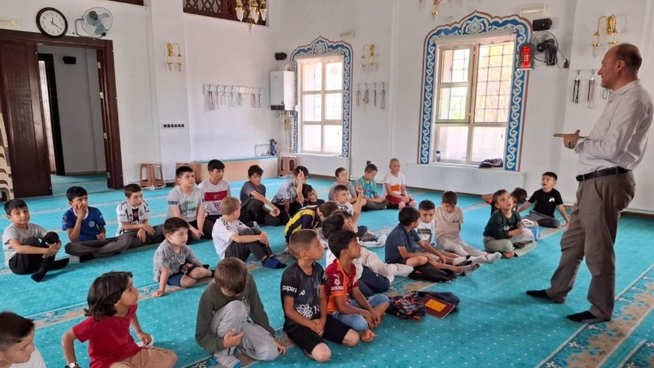Genç nesile sağlıklı tercihler: yaz Kur'an kursunda sigaraya başlamama uyarısı