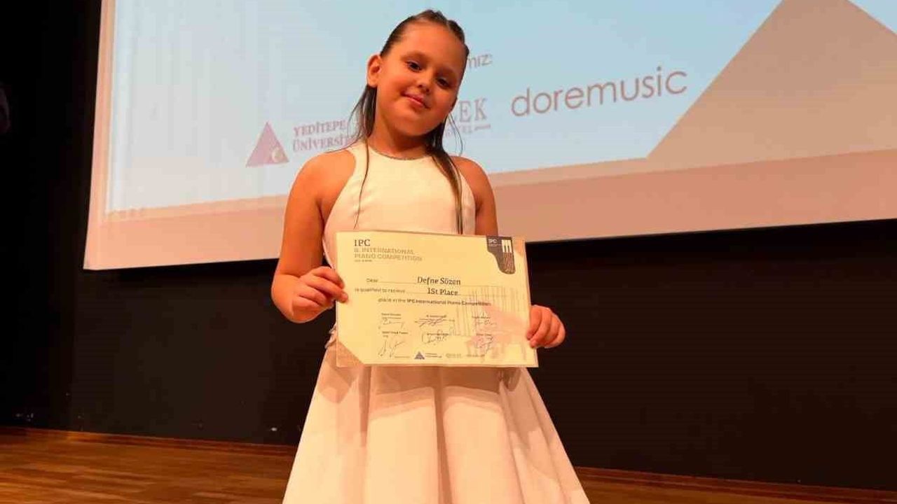 Genç piyanist Defne Sözen'den çifte şampiyonluk