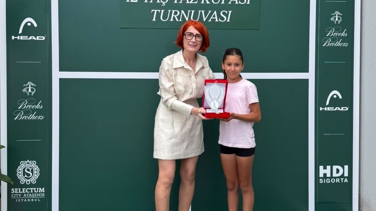 Genç raketten büyük adım: Osmangazi sporcusu 12 yaş kupasında ikincilik elde etti