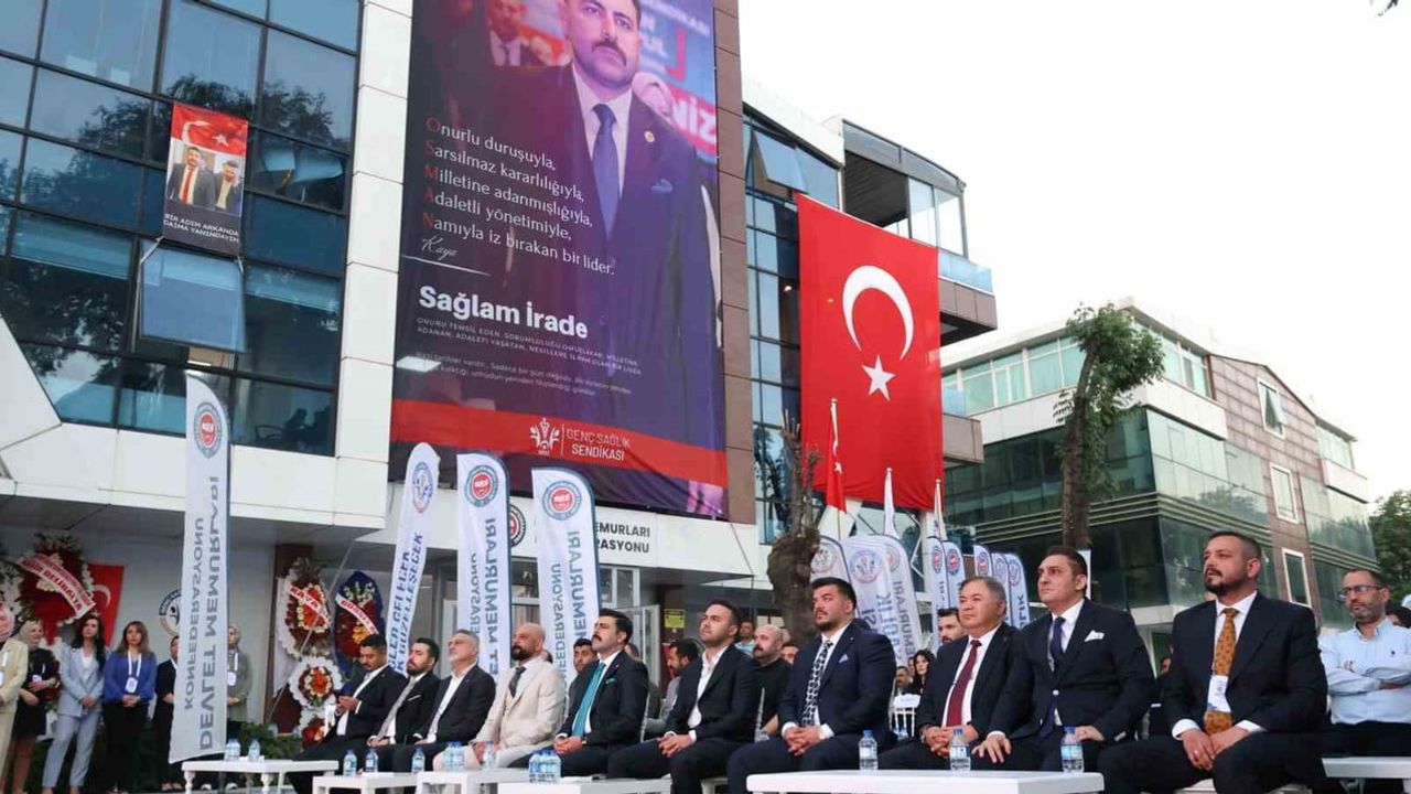 Genç Sağlık Sendikası’nda Osman Kaya güven tazeledi