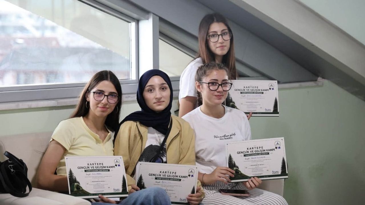 Gençler 4 günlük kampta esnaflığı ve sosyal sorumluluğu deneyimledi