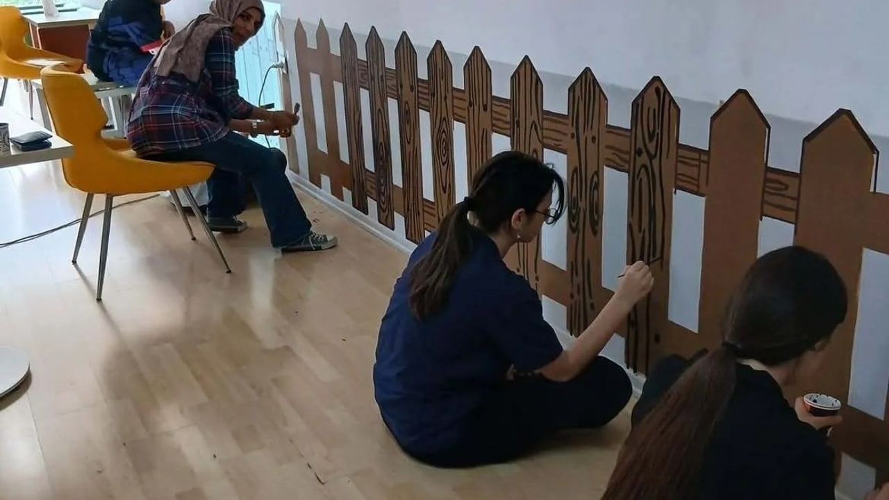 Gençler Erfelek Gençlik Merkezi'nin duvarlarını renklendirdi