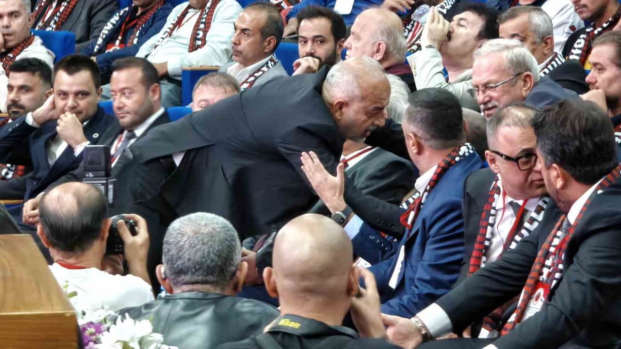 Gençlerbirliği olağanüstü genel kurulunda tansiyon yükseldi