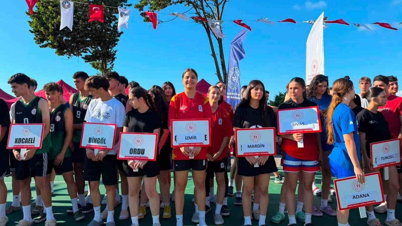 Gençlik kupası 3x3 basketbol Türkiye finalleri Akçakoca’da başladı