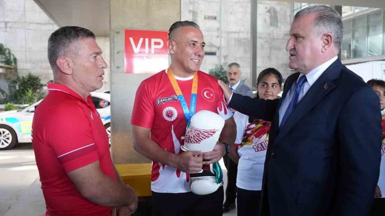 Gençlik ve spor bakanı Bak'ı Muğla'da milli sporcular karşıladı