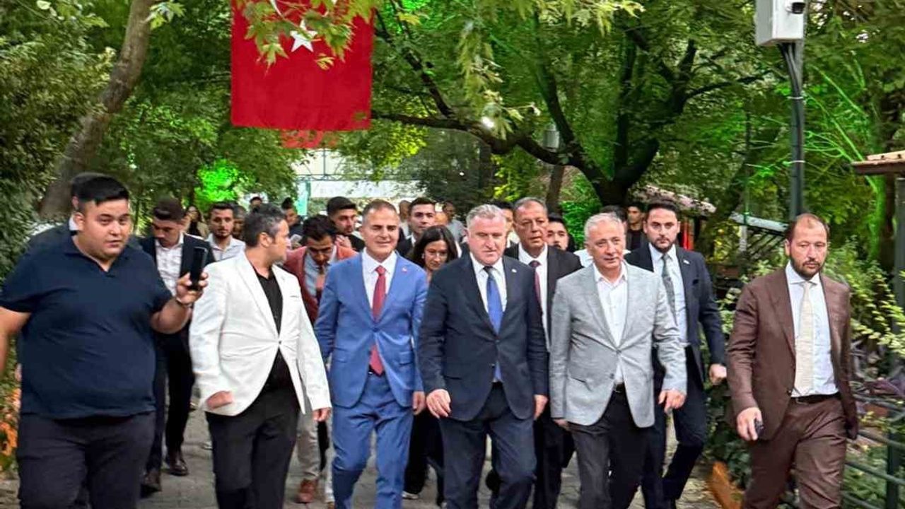 Gençlik ve spor bakanı Bak'tan Pınar Mahallesi ziyareti