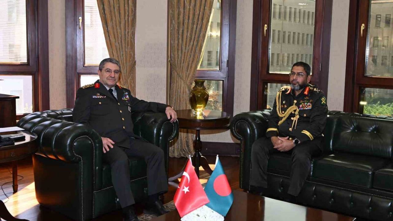 Genelkurmay başkanı Selçuk Bayraktaroğlu, Bangladeş kara kuvvetleri komutanı ile görüştü