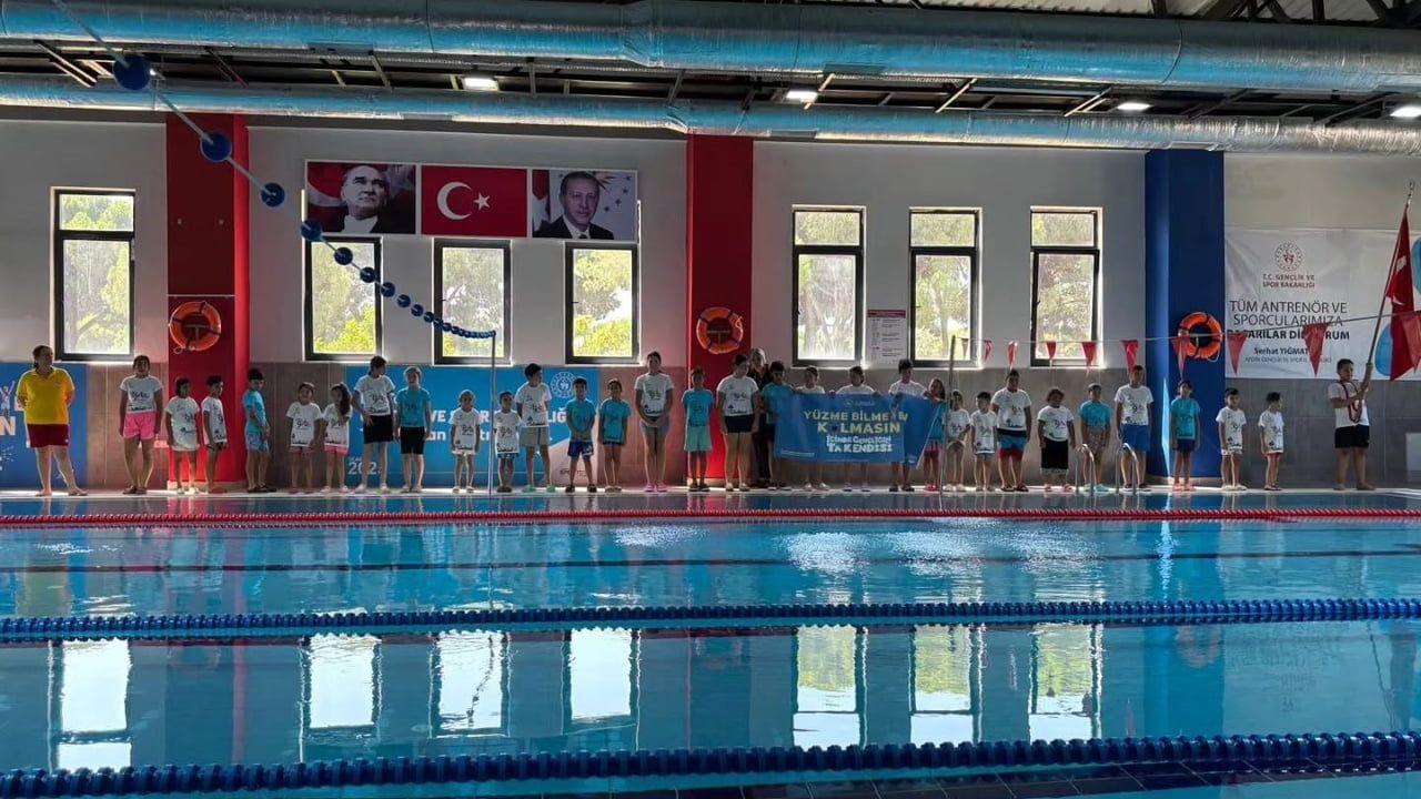Germencik'te suyla buluşan çocukların sertifika heyecanı