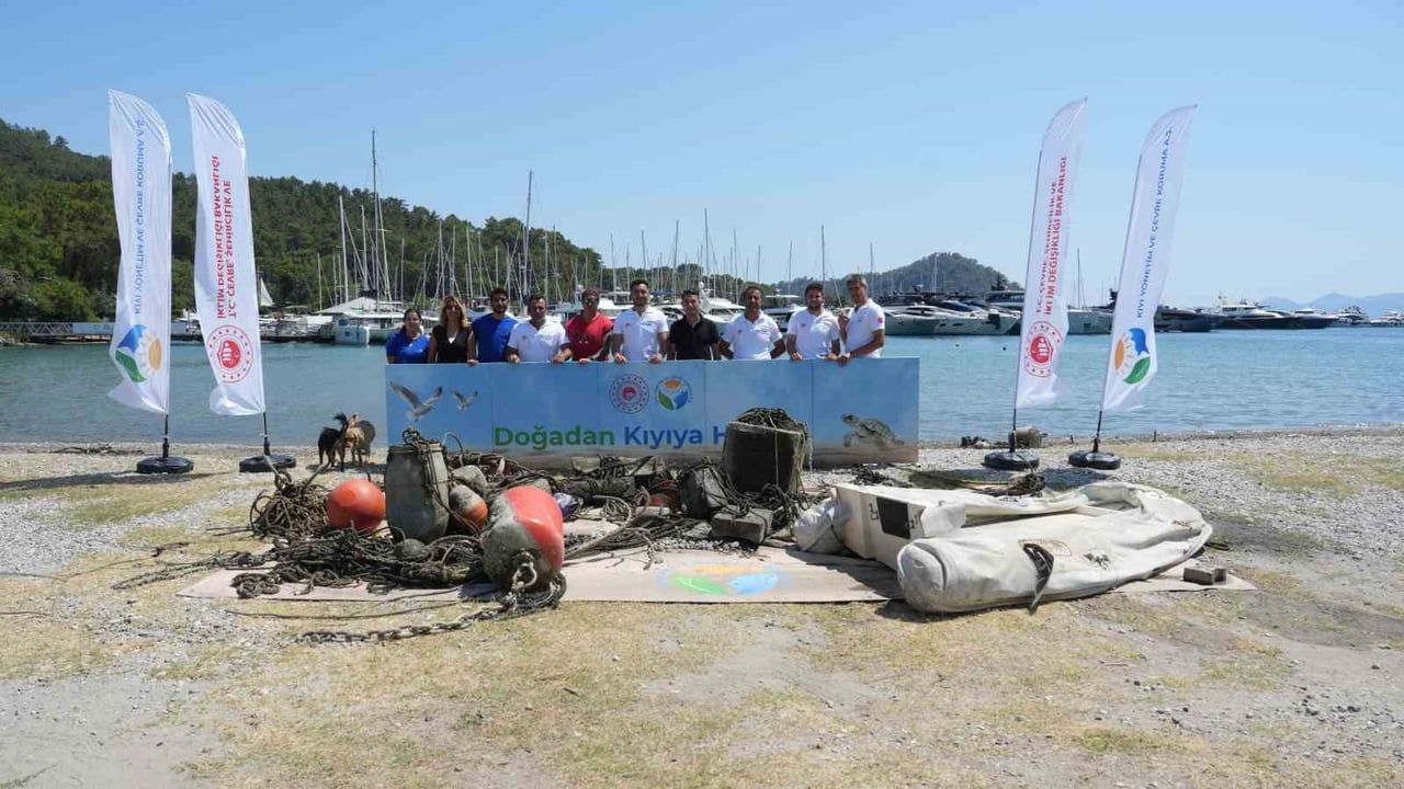 Göcek Halk Plajı'nda deniz dibi temizliği tamamlandı