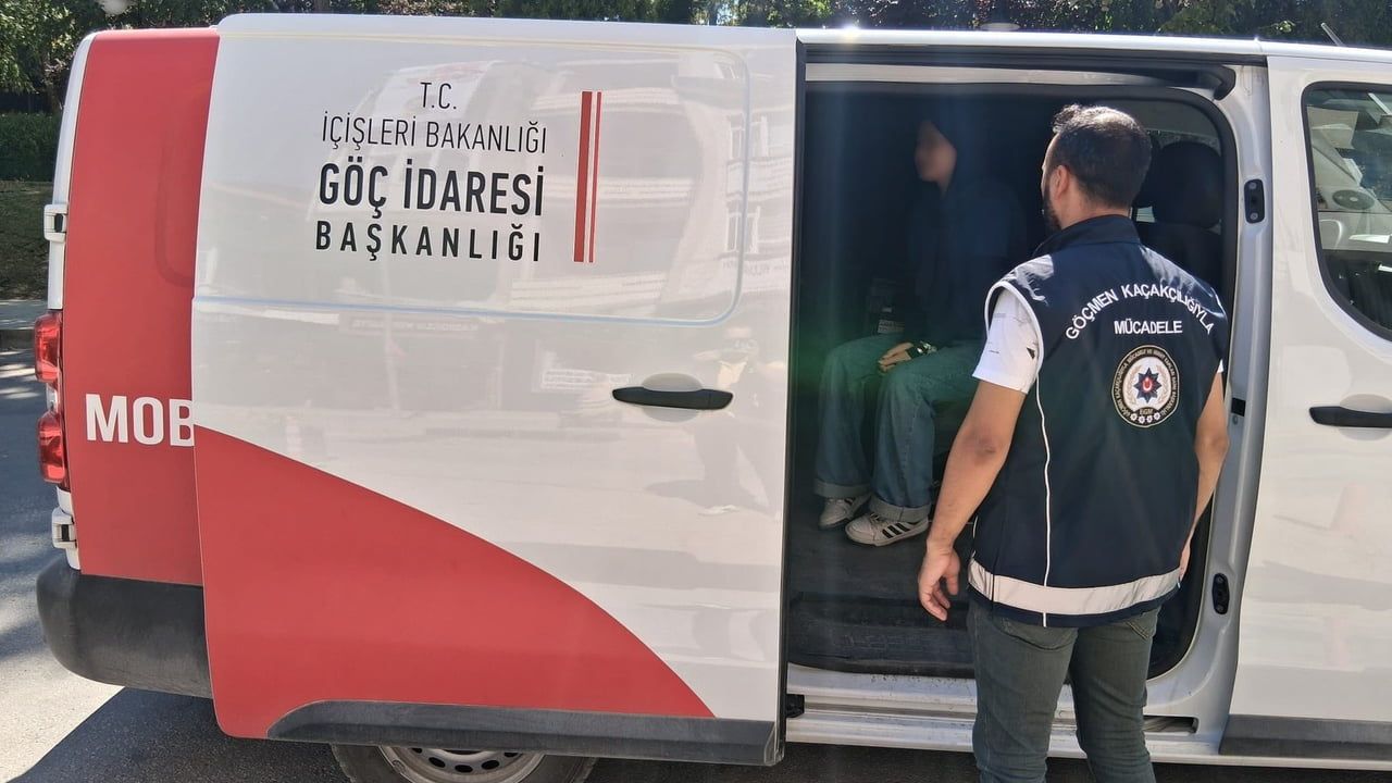 Göçle mücadelede geniş çaplı denetim: Bilecik'te 861 kişinin kimlik bilgileri sorgulandı