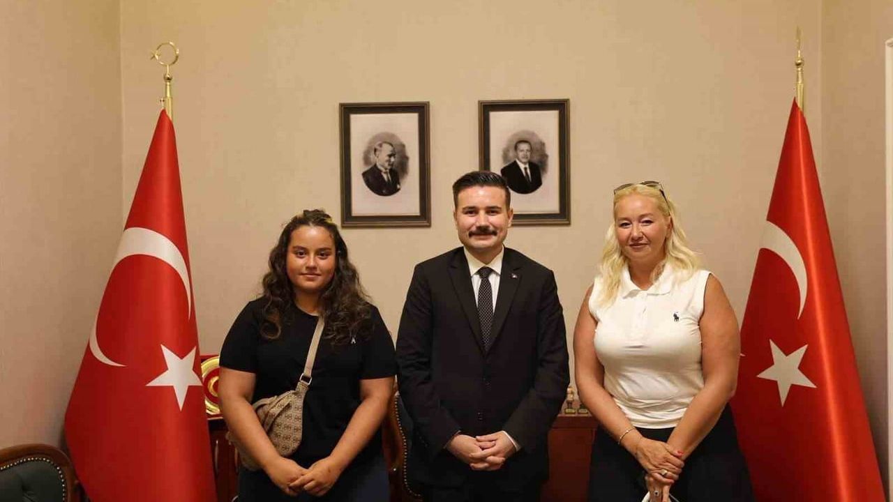 Gökçeada kaymakamı Osman Acar halk günü buluşmasında vatandaşları dinledi