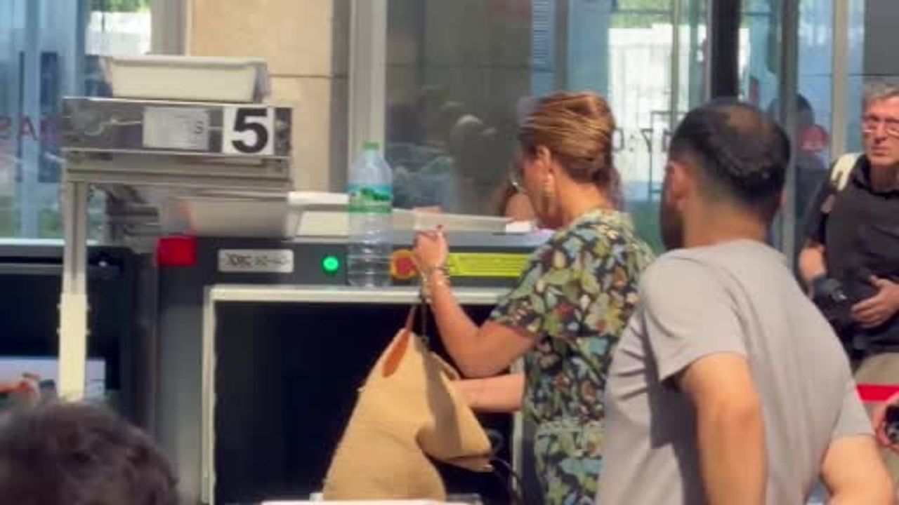 Gülben Ergen deprem yardımlarının kullanımıyla ilgili vicdani rahatsızlığını ve şikayet hakkını açıkladı