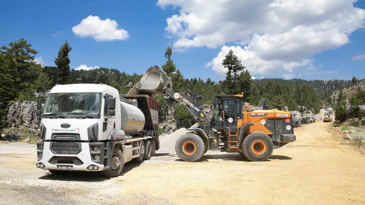 Gülnar’da 9 kilometrelik yol yenilendi, 50 yıllık sorun çözüldü