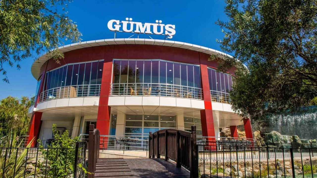 Gümüş sosyal tesisi Esenyurt'un gün batımında buluşma noktası oldu