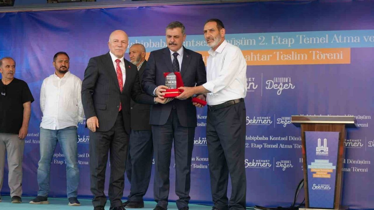 Habipbaba'da tarih korunarak dönüşüm büyüyor: Alipaşa konutları sahiplerine teslim edildi