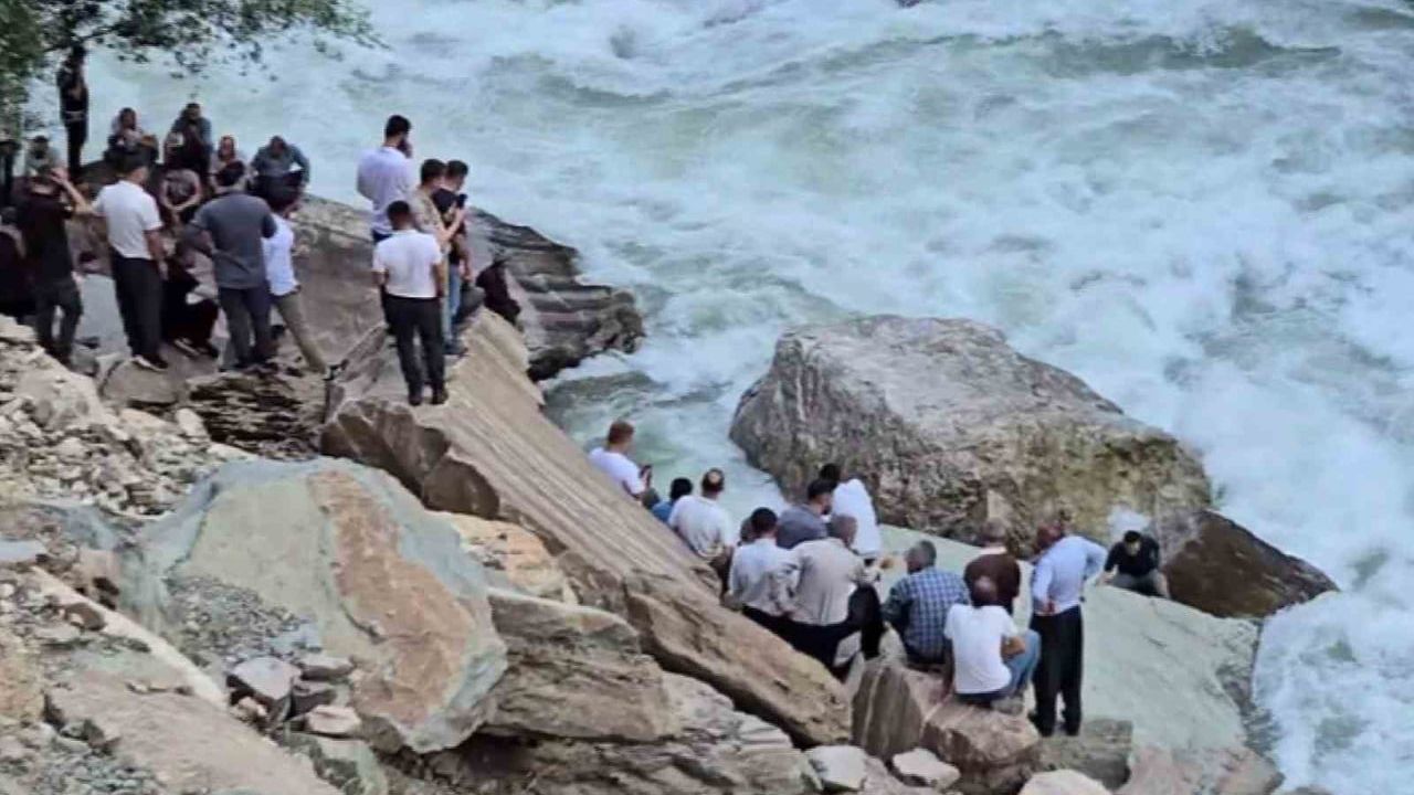 Habur Çayı'nda akıntıya kapılan genç kayboldu
