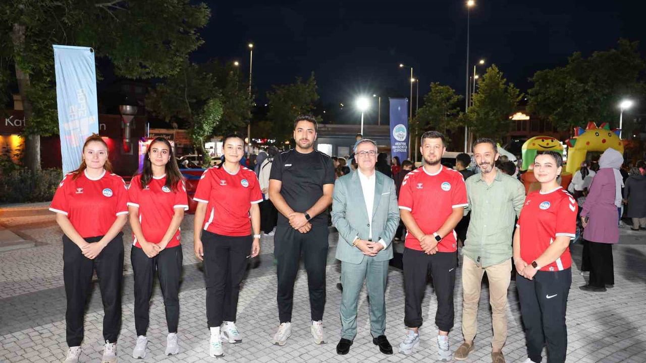 Hacılar Cumhuriyet Meydanı çocuklarla şenlendi