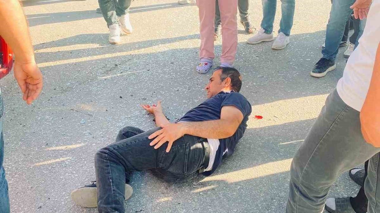 Hafif ticari araç ile elektrikli motosiklet çarpıştı: 1 yaralı