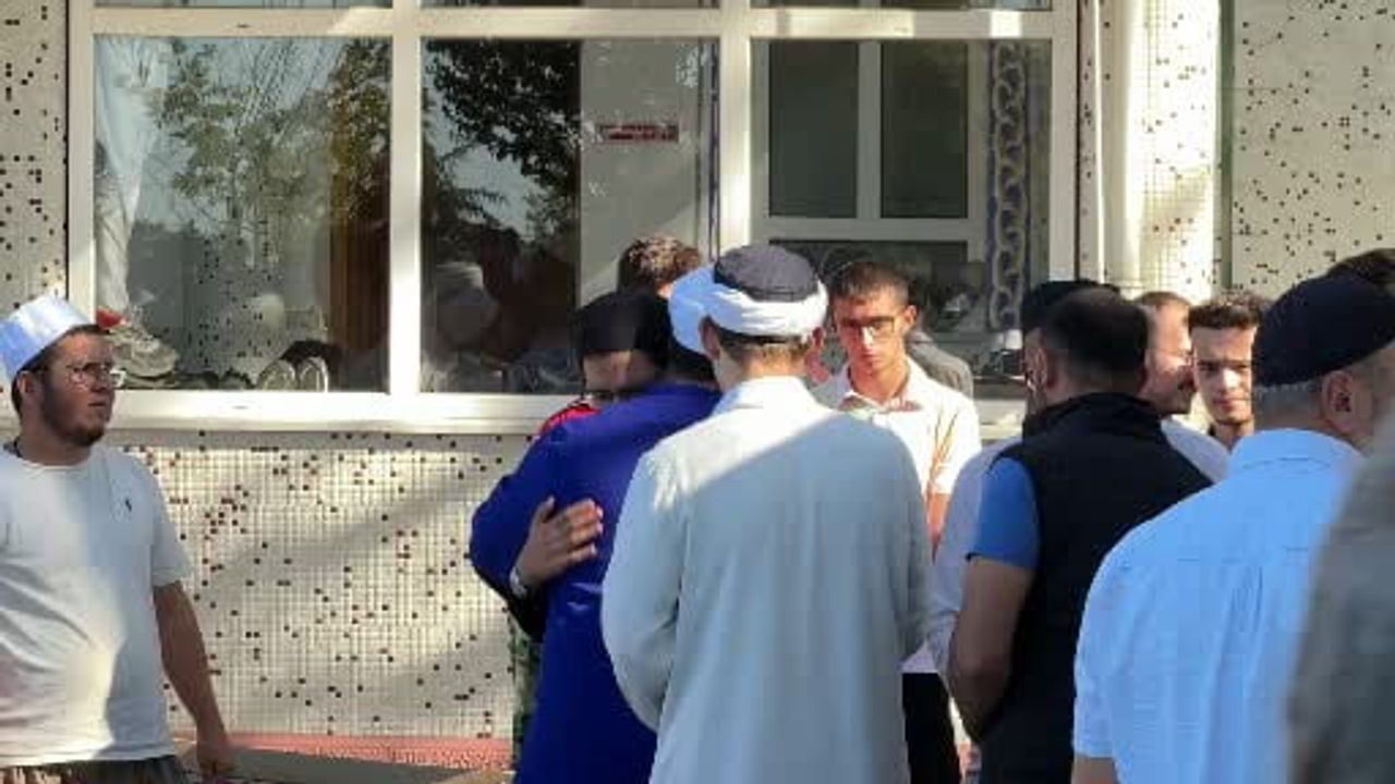 hafız genç imam babasının kıldırdığı cenaze namazıyla uğurlandı