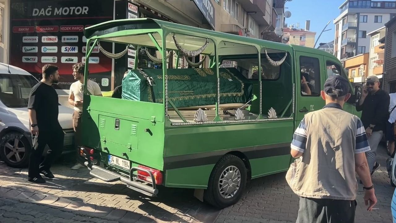 Haliç’te denize düşen tekne personeli son yolculuğuna uğurlandı