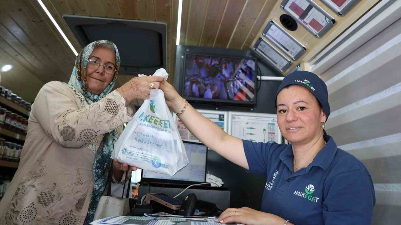 Halk Ege Et mobil aracı Bozdoğan'da vatandaşlarla buluştu
