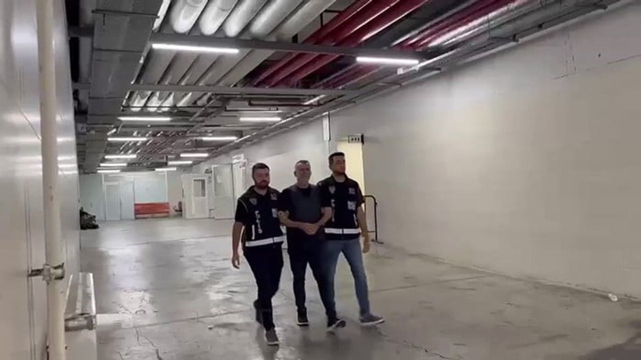 Haluk Levent'in elleri kelepçeli görüntüsü ortaya çıktı
