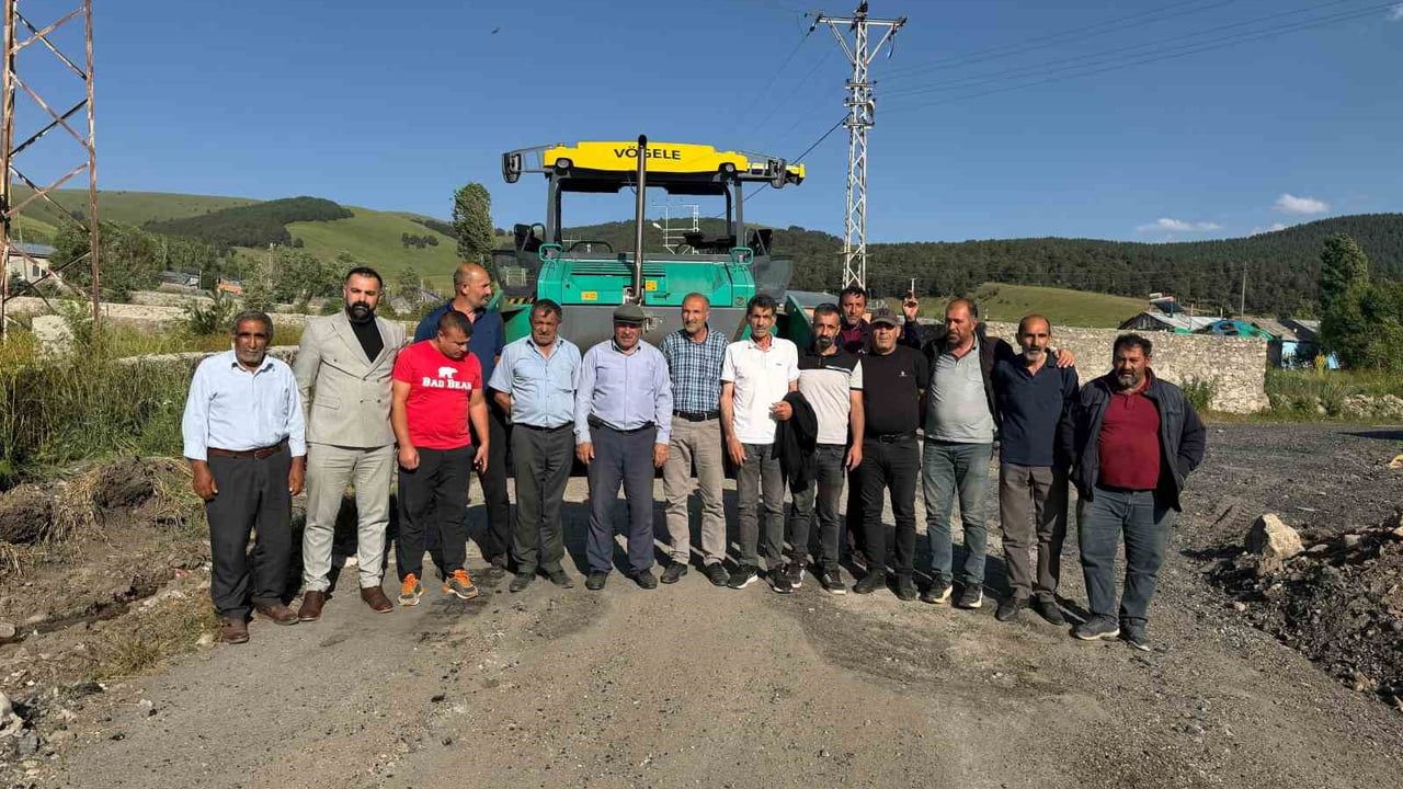 Hamamlı köyü sıcak asfaltla tanışıyor, ulaşım kışa güçlü hazırlanıyor