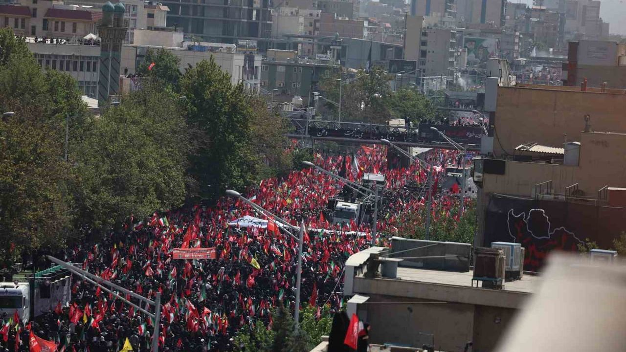 Hamaney’in cenaze alayı başladı