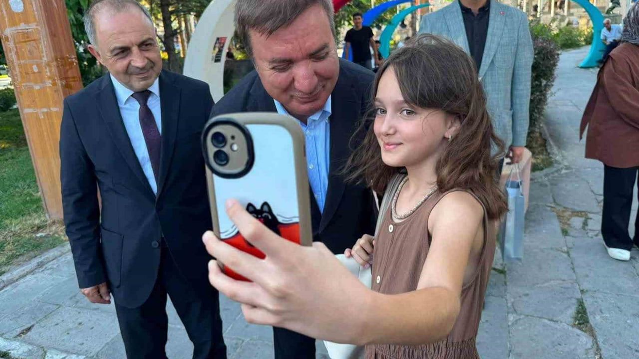 Hamza Aydoğdu sokak sohbetinde esnaf ve vatandaşların nabzını tuttu