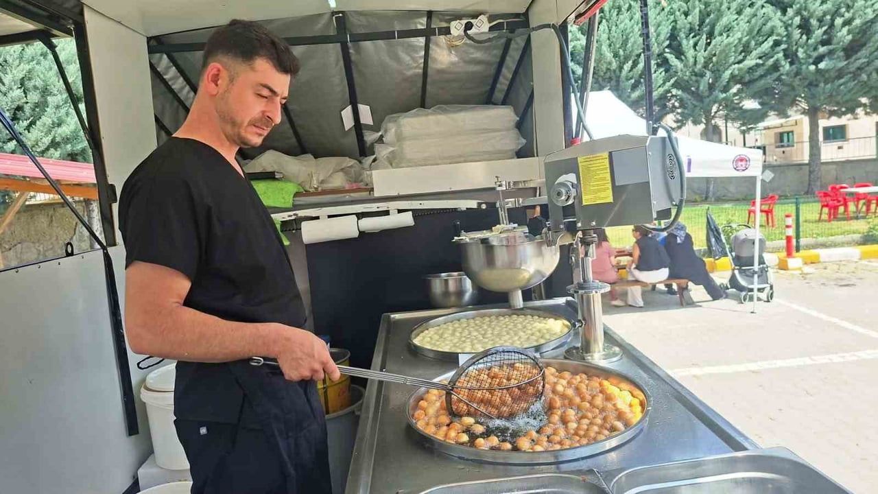 Hastane bahçesinde dayanışma: Hisarcık'ta geleneksel lokma hayrı